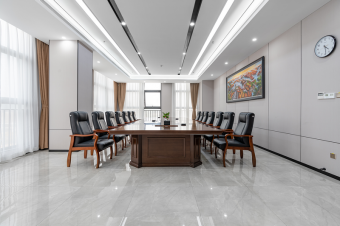 辦公室裝修中的“隔斷設(shè)計”技巧：用靈活隔斷